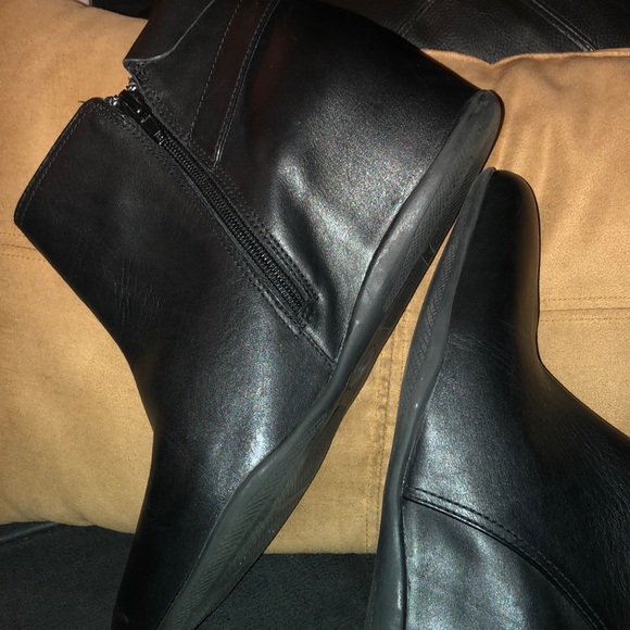 ME TOO HARP BLACK LEATHER WEDGE ANKLE BOOTS SZ. 11 - Picture 2 of 9